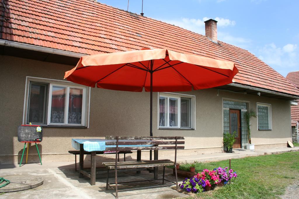 Vejminek U Drahusky Mcely Apartamento Exterior foto