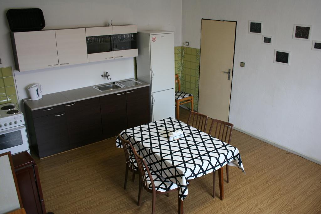 Vejminek U Drahusky Mcely Apartamento Exterior foto