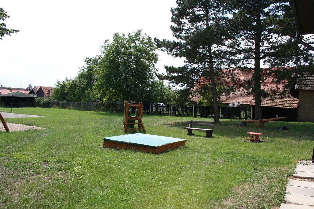 Vejminek U Drahusky Mcely Apartamento Exterior foto